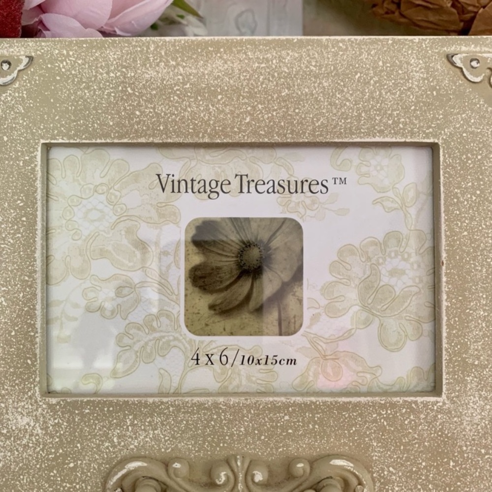"Vintage Treasures" photo frames (2) sand (4 X 6) and mint (3.5 X 5). - Picture 3 of 10